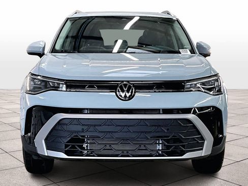 New 2026 Volkswagen Taos SE image 5
