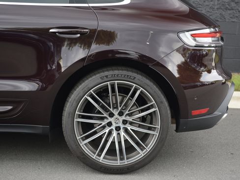 Certified 2026 Porsche Macan AWD/4WD image 39