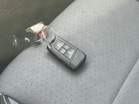 Used 2025 Volkswagen Jetta SE image 22