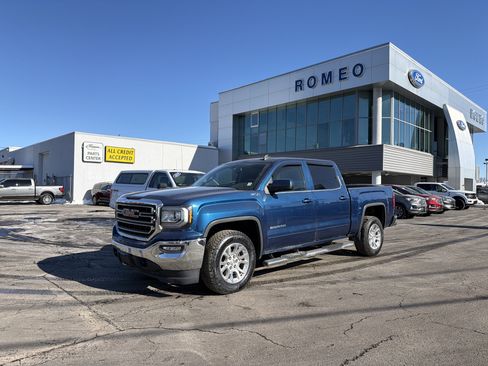 Used 2017 GMC Sierra 1500 SLE w/ SLE Value Package image 1