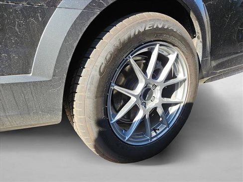 Used 2021 Volvo V90 T6 Cross Country image 9