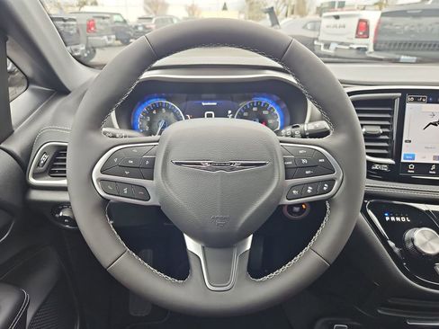New 2026 Chrysler Pacifica Select image 14