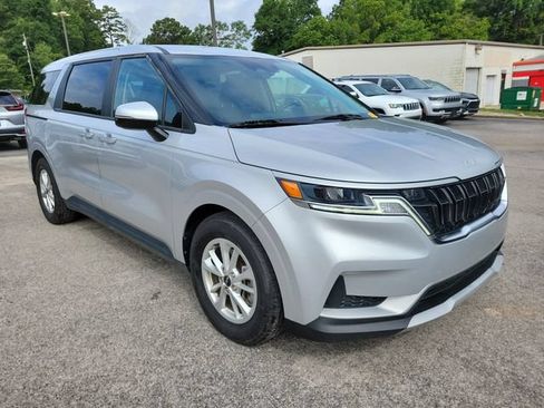 Used 2022 Kia Carnival LX FWD image 1