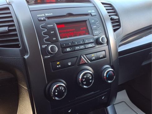 Used 2012 Kia Sorento LX w/ Convenience Pkg FWD image 6