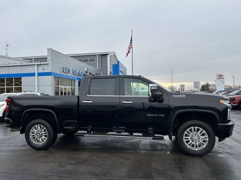 Used 2022 Chevrolet Silverado 3500 High Country w/ Technology Package image 10