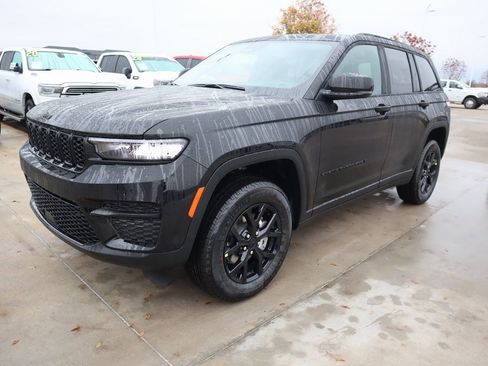New 2025 Jeep Grand Cherokee Altitude image 10