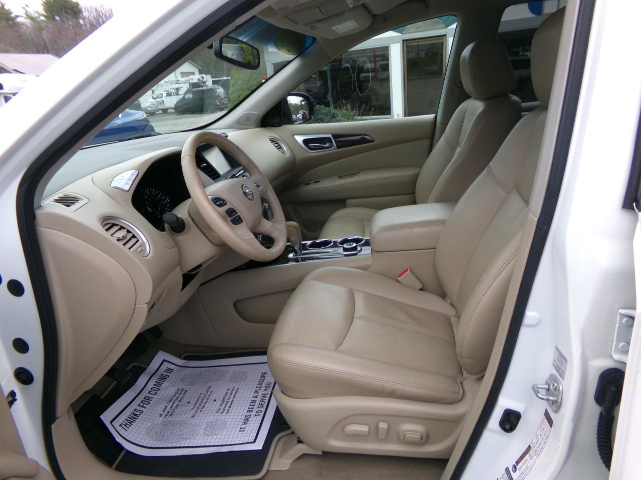 Used 2015 Nissan Pathfinder SL w/ SL Tech Package FWD image 9