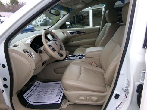 Used 2015 Nissan Pathfinder SL w/ SL Tech Package FWD image 9