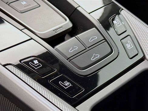 Used 2024 Porsche 911 Carrera image 22