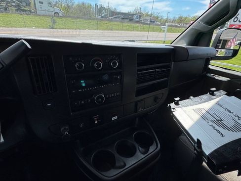 Used 2016 Chevrolet Express 2500 RWD image 12