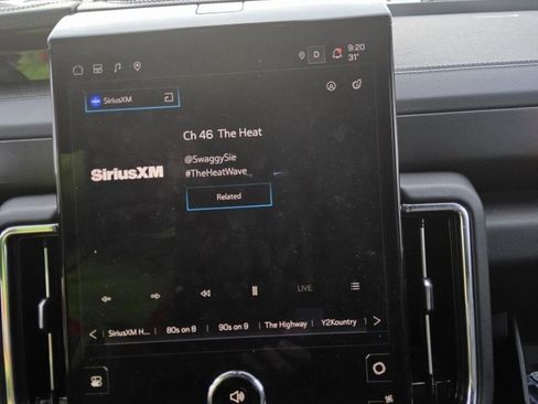 Used 2025 GMC Yukon XL Denali image 3