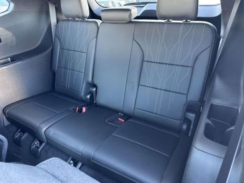 Used 2025 Buick Enclave Avenir w/ Super Cruise Package image 35