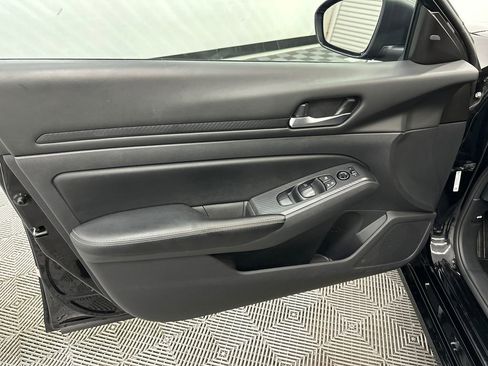 Used 2025 Nissan Altima 2.5 SV image 11