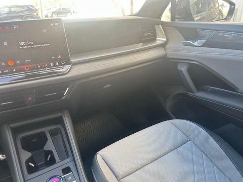 New 2026 Volkswagen Tiguan SE R-Line FWD image 11