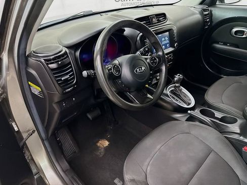 Used 2019 Kia Soul + image 9