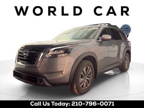 Used 2025 Nissan Pathfinder SV w/ SV Premium Package FWD image 4