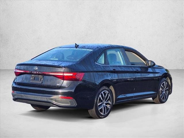 Used 2025 Volkswagen Jetta SE FWD image 5