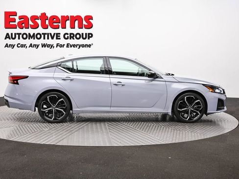 Used 2023 Nissan Altima 2.5 SR FWD image 4