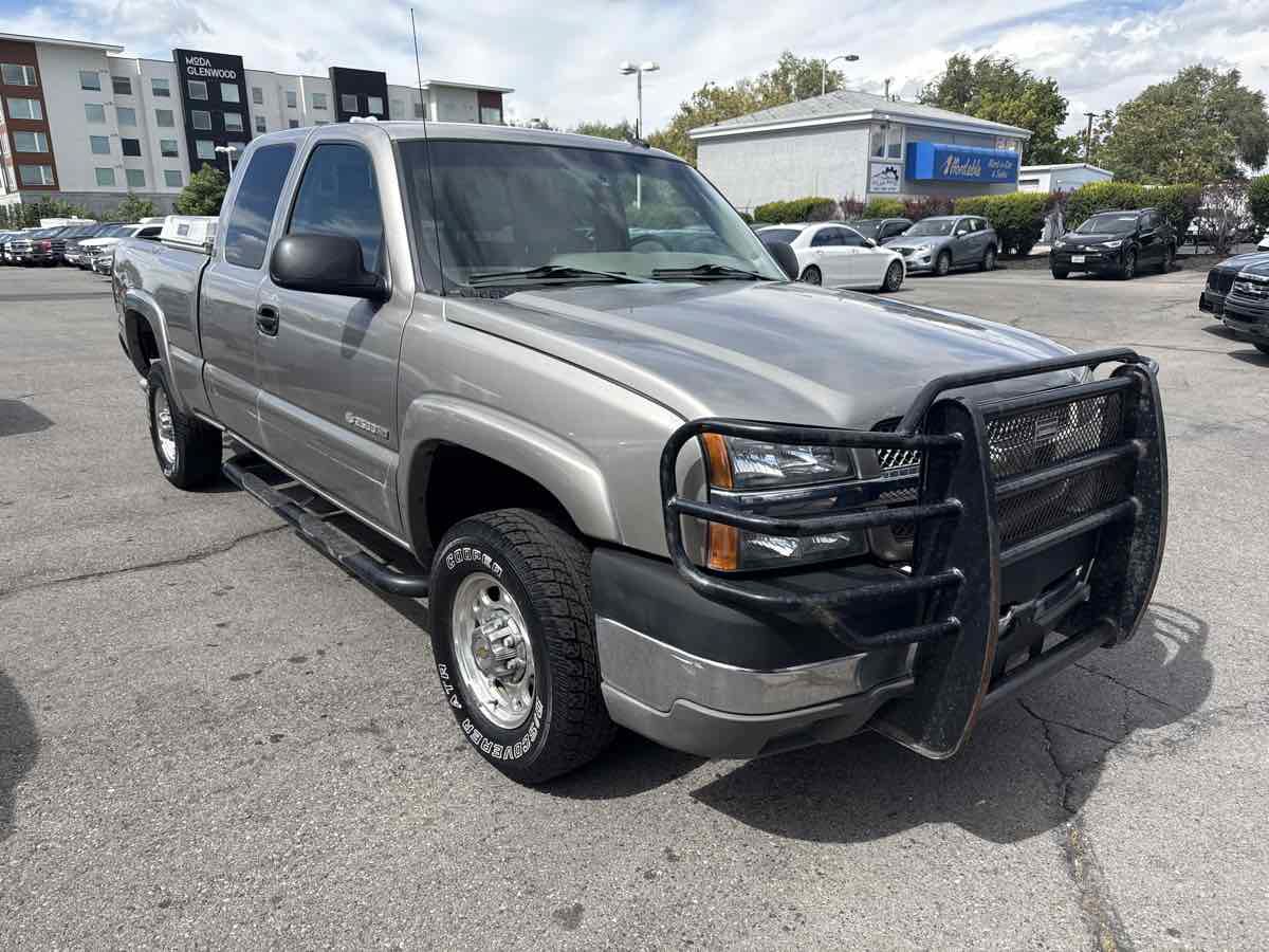 Used 2003 Chevrolet Silverado 2500 LT AWD/4WD image 4