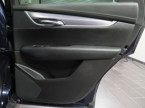 Used 2017 Cadillac XT5 Luxury w/ Driver Awareness Package FWD image 11
