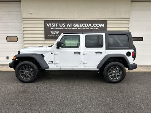 Used 2024 Jeep Wrangler Sport S image 7