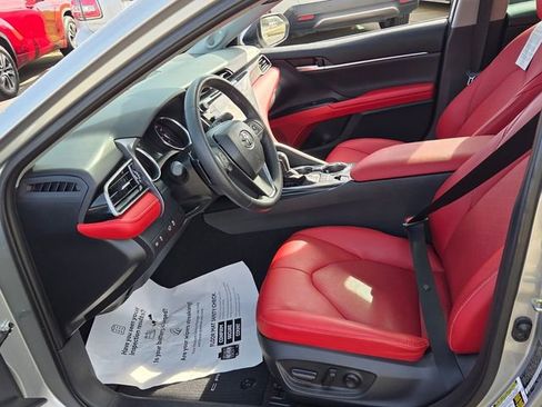 Used 2020 Toyota Camry XSE image 5