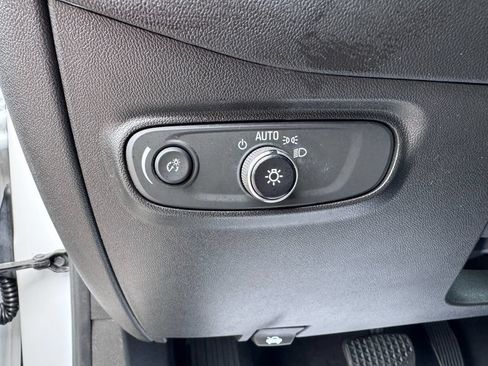 Used 2021 Chevrolet Equinox LS w/ LS Convenience Package FWD image 11