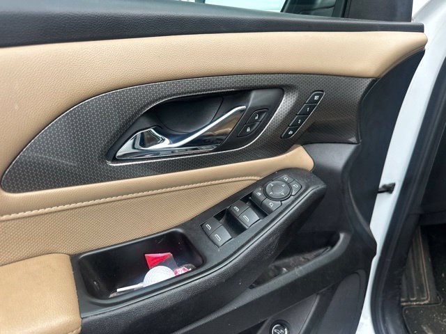 Used 2023 Chevrolet Traverse Premier FWD image 31