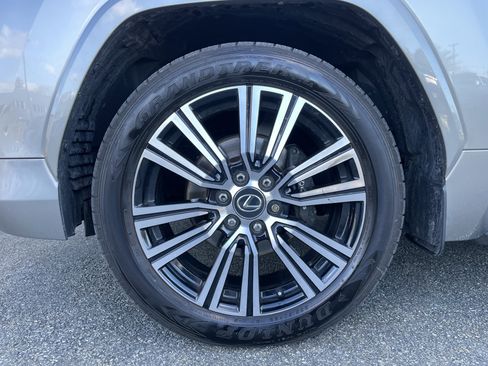 Used 2024 Lexus LX 600 4WD w/ Luxury Package image 9