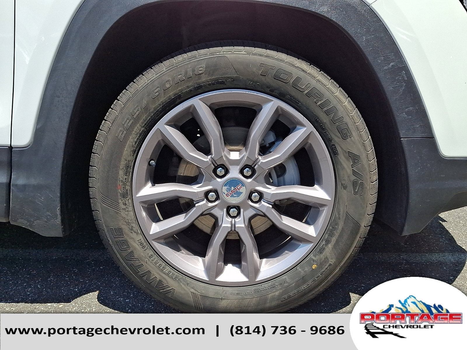 Used 2024 GMC Terrain SLT AWD/4WD image 9