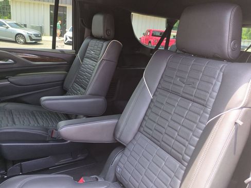 Certified 2023 Cadillac Escalade ESV Premium Luxury Platinum AWD/4WD image 24