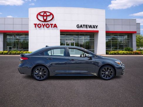 Used 2023 Toyota Corolla SE w/ Carpet Mat Package (TMS) FWD image 4
