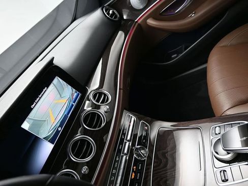 Used 2019 Mercedes-Benz E 300 image 19