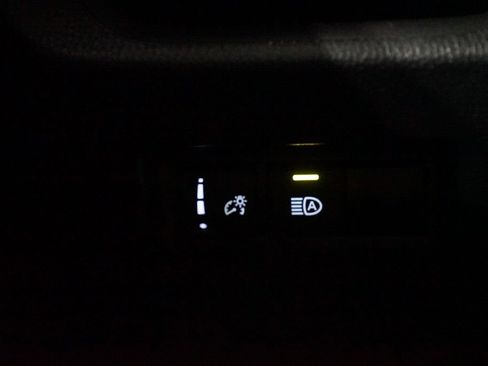 Certified 2023 Toyota RAV4 XLE FWD image 24