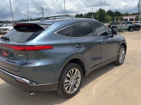 Used 2024 Toyota Venza XLE AWD/4WD image 9