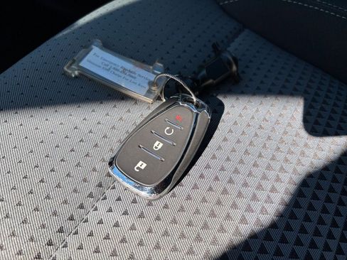 Used 2025 Chevrolet Trax LT image 18