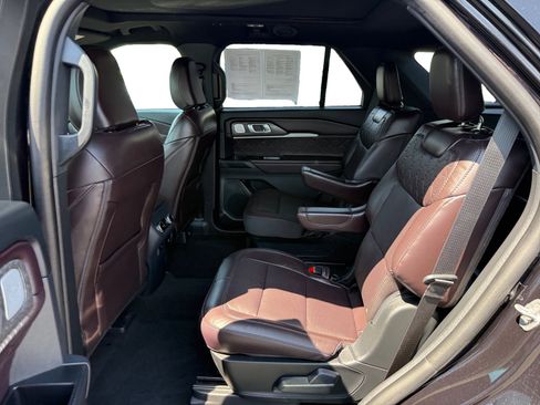 Certified 2025 Ford Explorer Platinum w/ Ultimate Package AWD/4WD image 16
