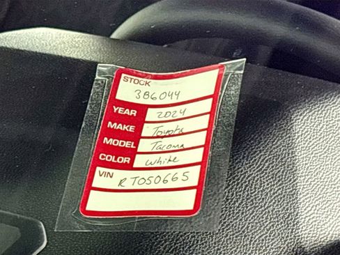 Used 2024 Toyota Tacoma Limited w/ Limited Package (LT) image 26