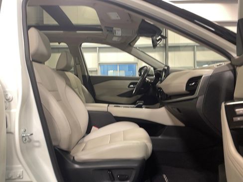 Used 2023 Nissan Rogue SL w/ SL Premium Package image 24