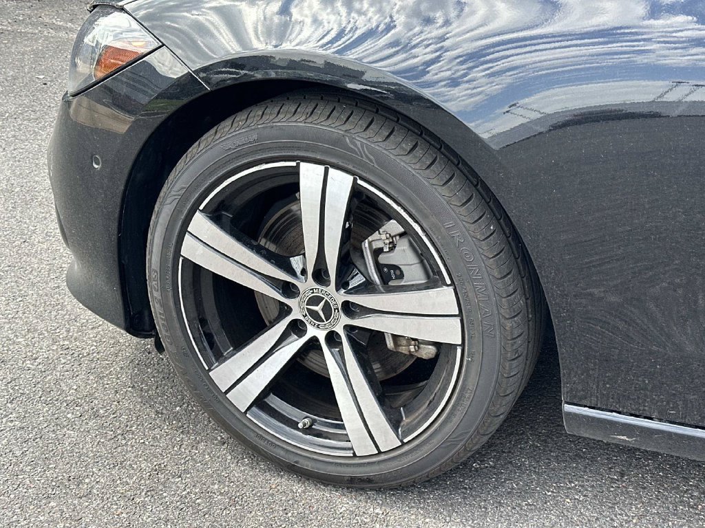 Used 2025 Mercedes-Benz C 300 4MATIC Sedan image 30