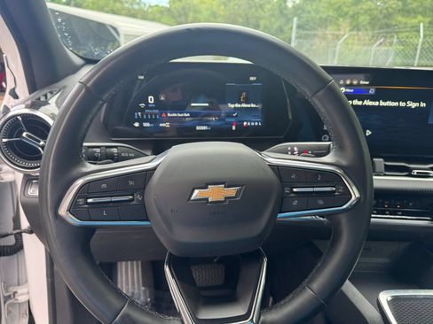 Used 2025 Chevrolet Equinox LT AWD/4WD image 26