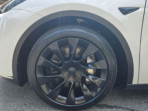 Used 2024 Tesla Model Y Long Range AWD/4WD image 16