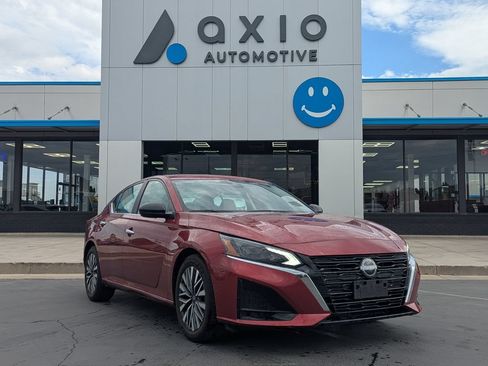 Used 2025 Nissan Altima 2.5 SV FWD image 1