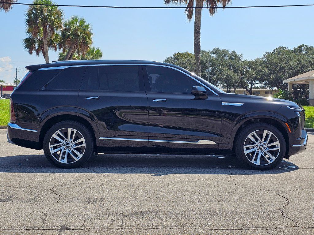 Used 2027 Cadillac Vistiq Luxury AWD/4WD image 5