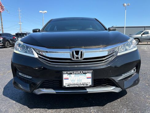 Used 2017 Honda Accord Sport image 2
