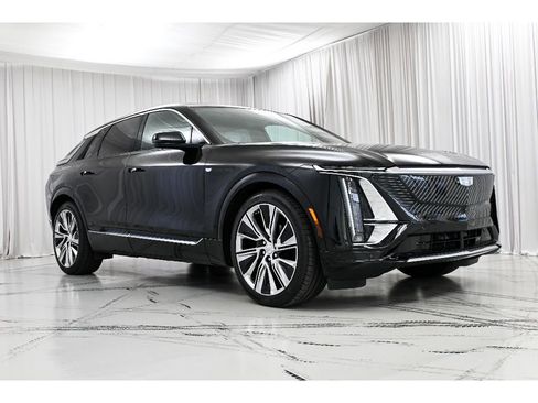 Used 2024 Cadillac Lyriq Luxury RWD image 2