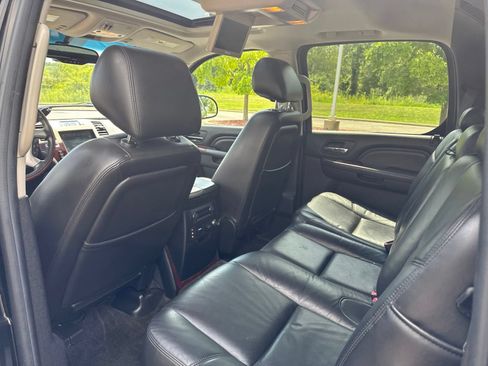 Used 2011 Cadillac Escalade EXT Premium AWD/4WD image 18