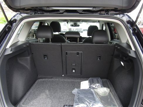 New 2025 Volkswagen Taos SE image 9