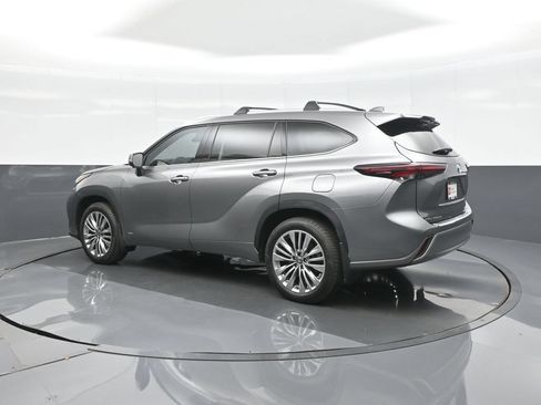 Certified 2026 Toyota Highlander Platinum AWD/4WD image 5