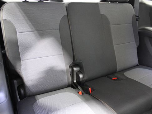 Used 2021 Chevrolet Traverse LT FWD image 22
